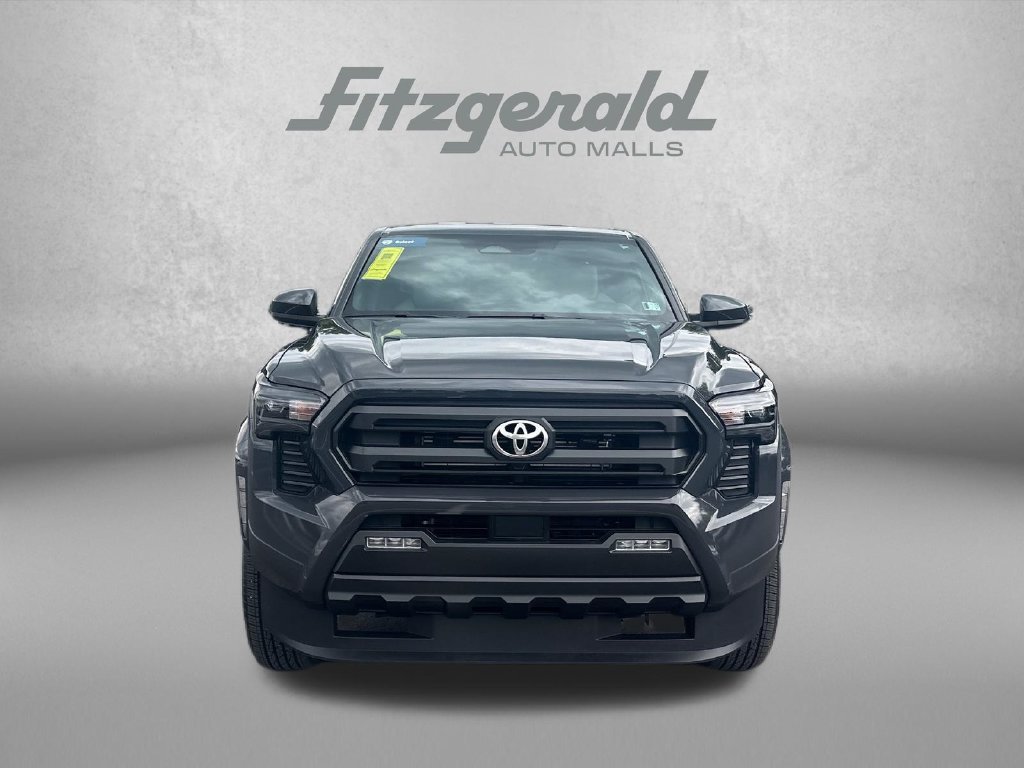 Used 2025 Toyota Tacoma SR5 AWD/4WD image 2