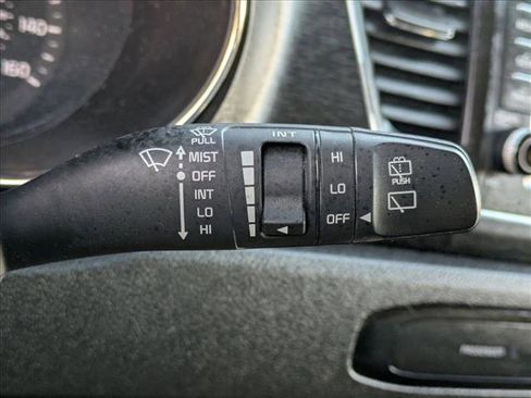 Used 2019 Kia Sedona LX image 9