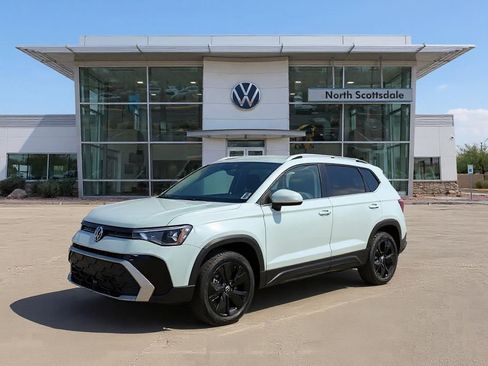 New 2026 Volkswagen Taos SE image 1