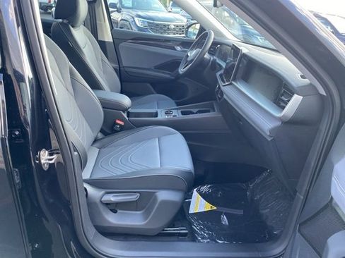 New 2025 Volkswagen Tiguan SE AWD/4WD image 48