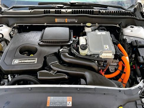 Used 2020 Ford Fusion SE image 32