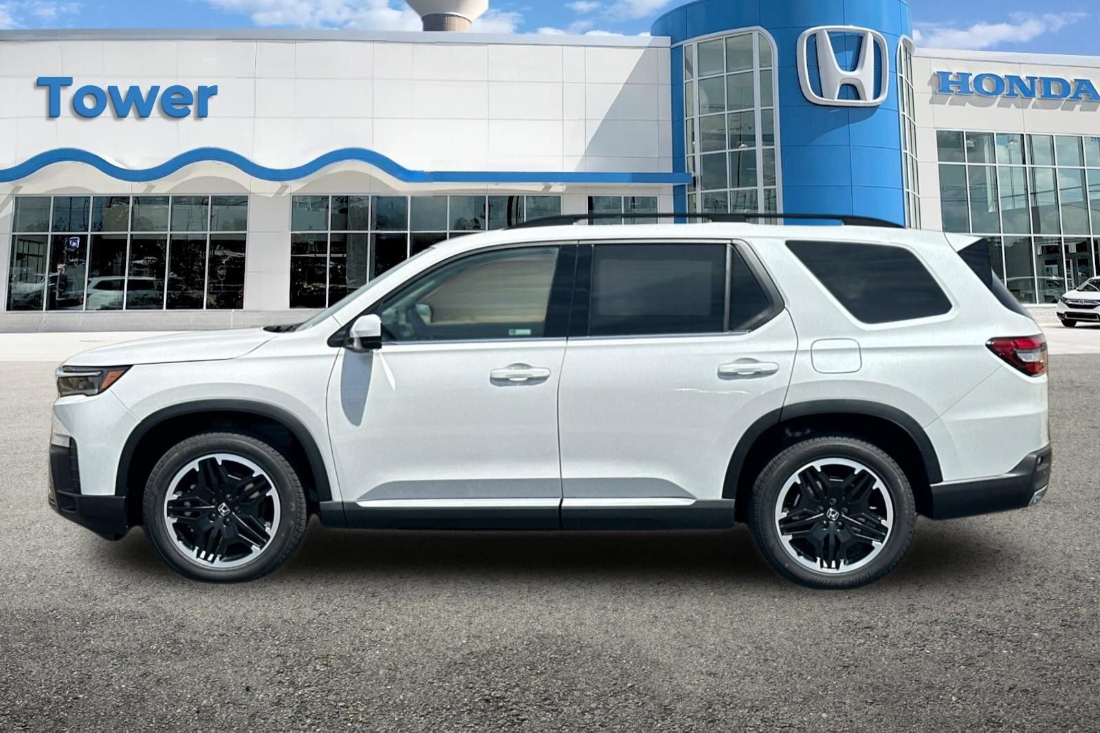 New 2026 Honda Pilot Touring image 7