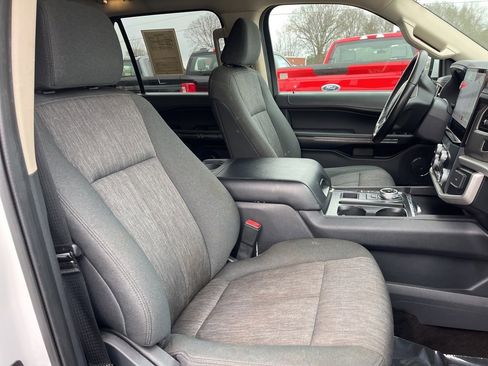Used 2022 Ford Expedition XLT image 15