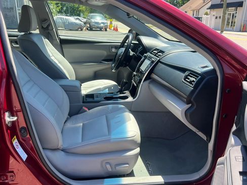 Used 2016 Toyota Camry XLE w/ Advanced Technology Package FWD image 31