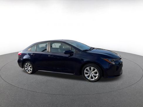 Used 2025 Toyota Corolla LE image 2