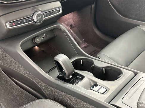 Used 2025 Volvo XC40 B5 Core w/ Protection Package Premier image 16