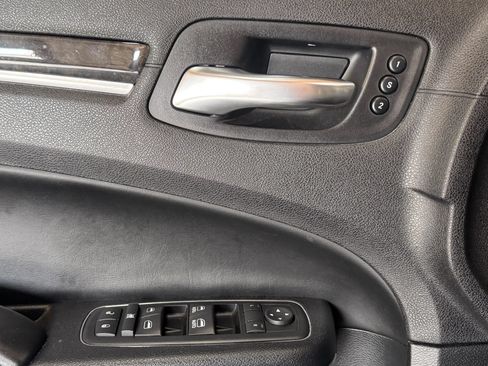 Used 2016 Chrysler 300 C AWD/4WD image 13