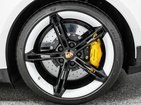 Used 2022 Porsche Taycan Turbo S image 10
