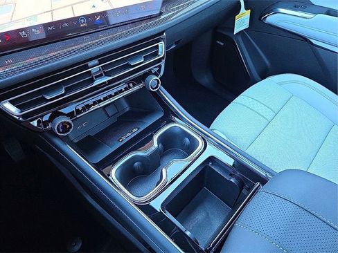 New 2026 Chevrolet Traverse High Country image 25