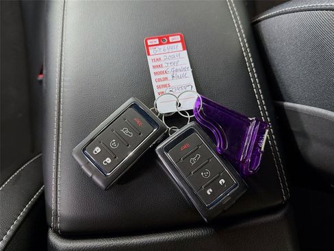 Used 2024 Jeep Grand Cherokee Altitude image 33