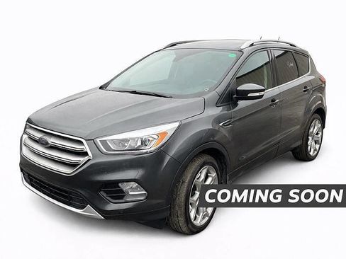 Used 2019 Ford Escape Titanium image 2