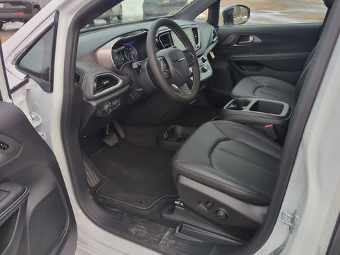 New 2026 Chrysler Pacifica Select image 32
