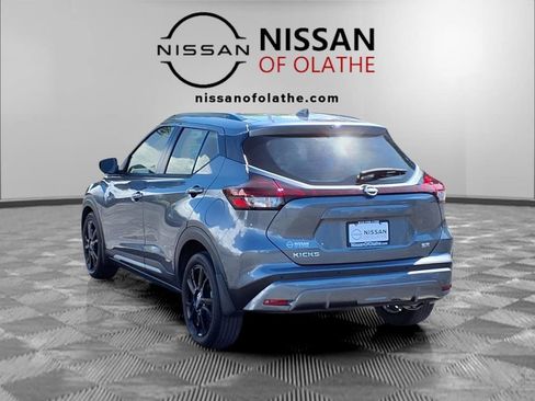 Used 2023 Nissan Kicks SR w/ SR Premium Package FWD image 3