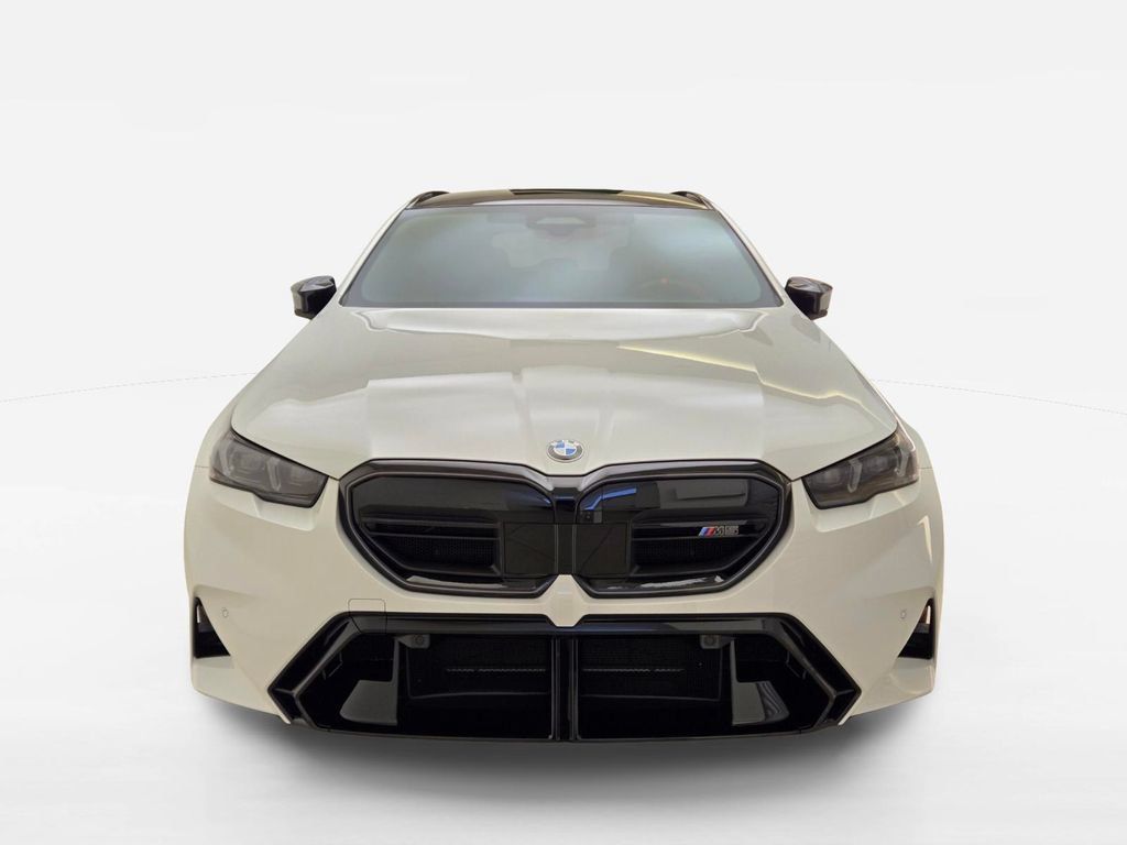 Used 2026 BMW M5 Touring AWD/4WD image 2