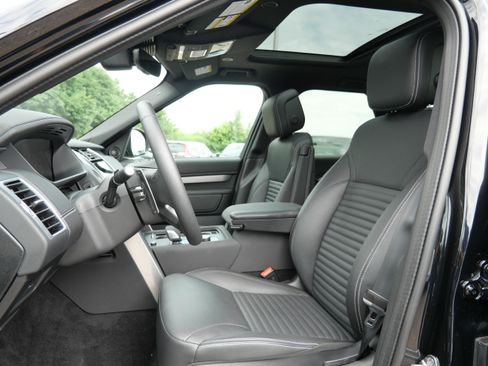 Used 2025 Land Rover Discovery Dynamic SE AWD/4WD image 12