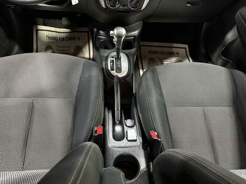 Used 2016 Nissan Versa SV FWD image 21