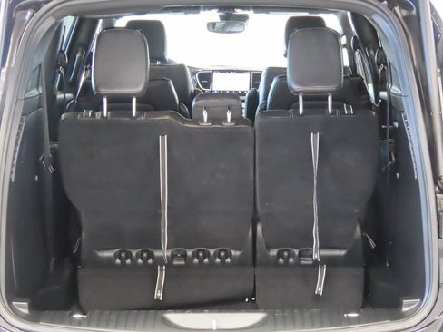 Used 2025 Chrysler Pacifica Select FWD image 16