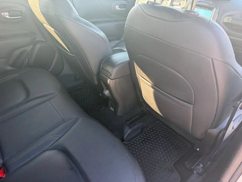 Used 2020 Jeep Renegade Altitude AWD/4WD image 96
