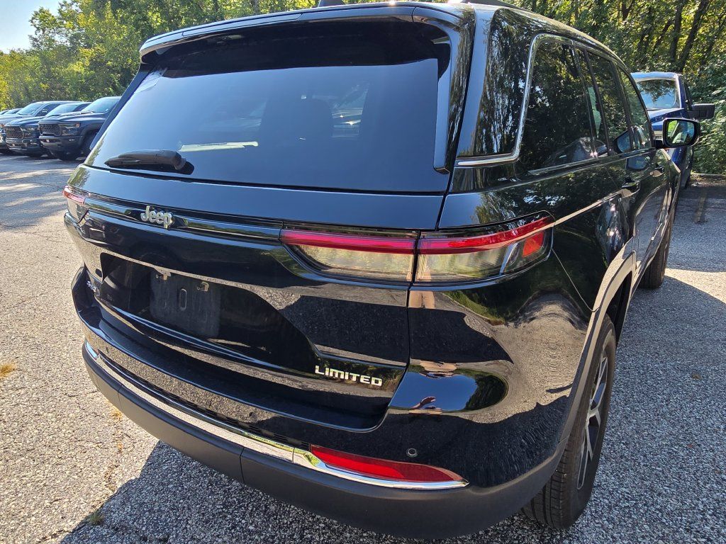 Used 2023 Jeep Grand Cherokee Limited w/ Trailer Tow Prep Group (B) AWD/4WD image 7