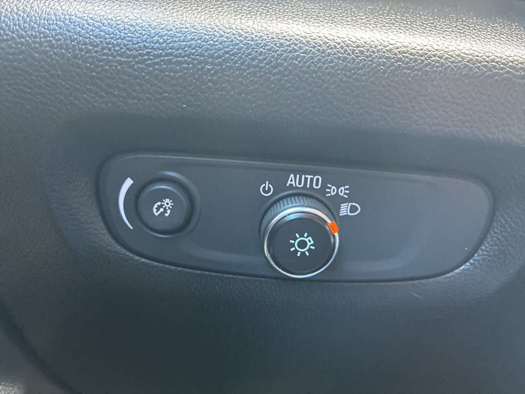 Used 2022 Chevrolet Traverse LT AWD/4WD image 26