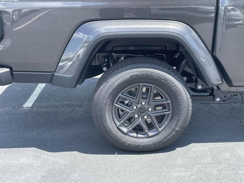 New 2025 Jeep Gladiator Sport image 36