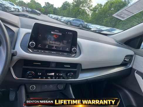 Used 2023 Nissan Rogue SV FWD image 15