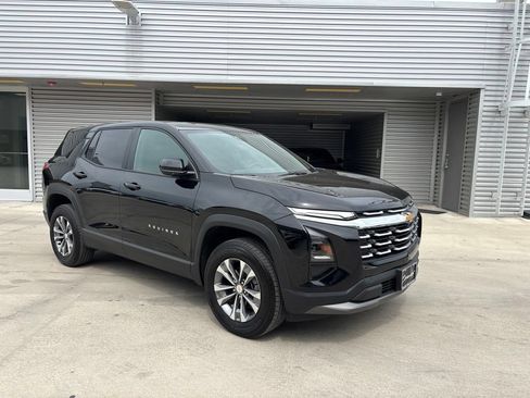 Used 2025 Chevrolet Equinox LT FWD image 8