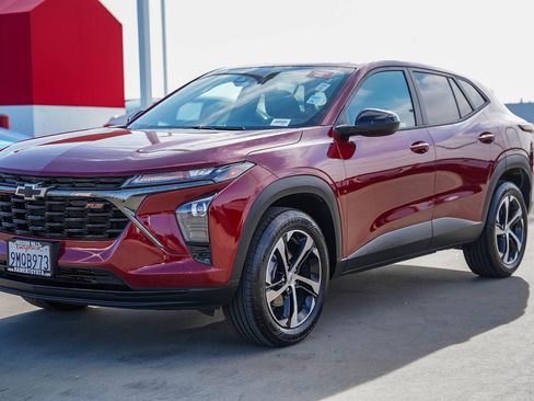 Used 2024 Chevrolet Trax RS w/ Driver Confidence Package image 3