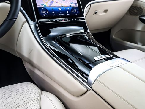 Certified 2025 Mercedes-Benz GLC 350e 4MATIC image 8