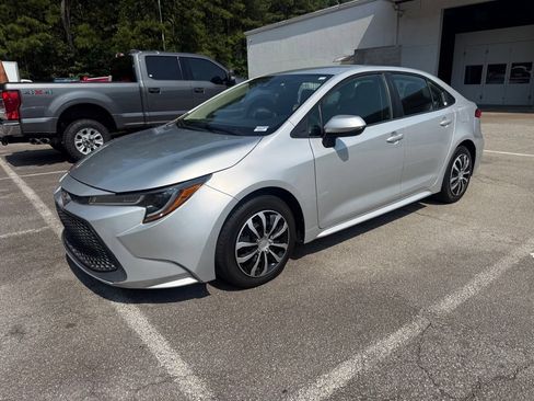 Used 2020 Toyota Corolla LE FWD image 3