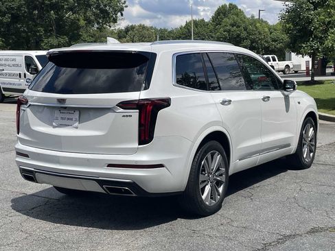 Used 2023 Cadillac XT6 Premium Luxury FWD image 4