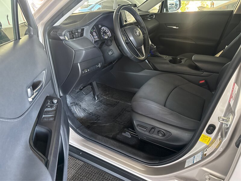 Used 2021 Toyota Venza LE w/ Carpet Mat Package (TMS) AWD/4WD image 9