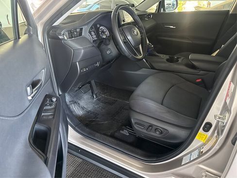 Used 2021 Toyota Venza LE w/ Carpet Mat Package (TMS) AWD/4WD image 9