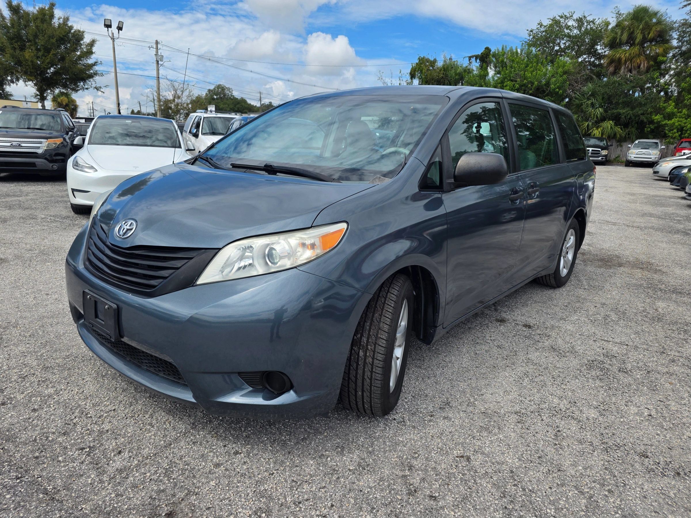 Used 2014 Toyota Sienna L FWD image 3
