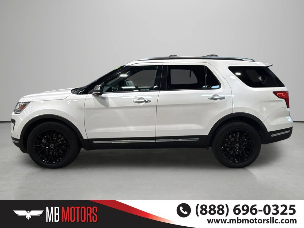 Used 2018 Ford Explorer Platinum AWD/4WD image 2