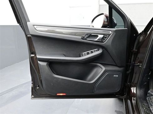 Used 2022 Porsche Macan image 7