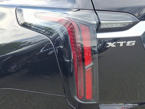 Used 2022 Cadillac XT6 Sport w/ Technology Package image 11