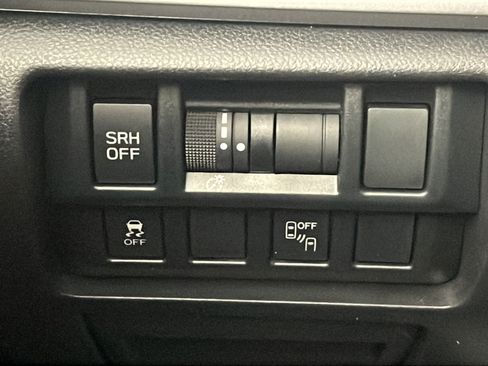 Used 2019 Subaru Crosstrek 2.0i Limited w/ Moonroof Package w/Navigation AWD/4WD image 33