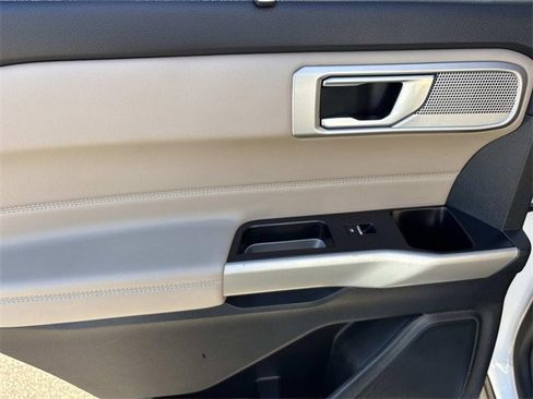 Certified 2024 Ford Explorer Limited image 19
