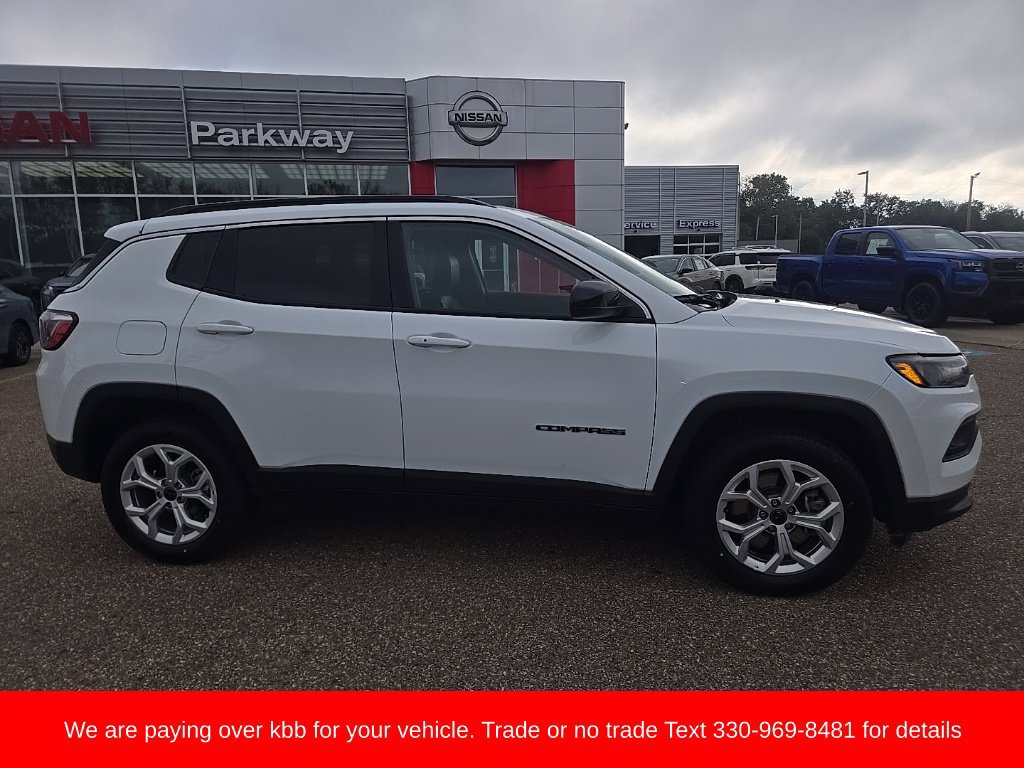 Used 2025 Jeep Compass Latitude w/ Sun & Sound Group AWD/4WD image 8