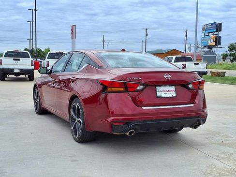 Used 2023 Nissan Altima 2.5 SR w/ SR Premium Package FWD image 3