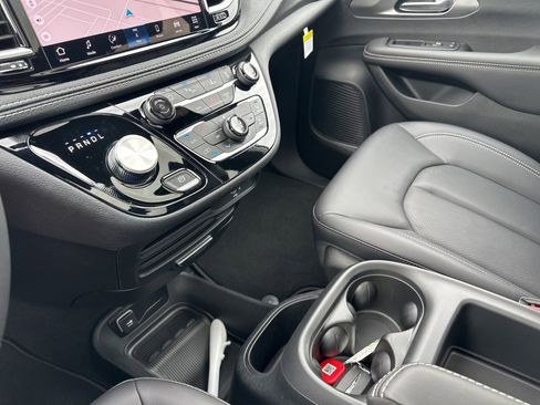 New 2026 Chrysler Pacifica Select image 70