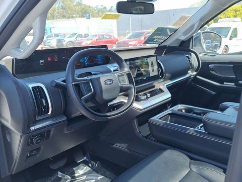 Used 2025 Ford Expedition Max Platinum image 8