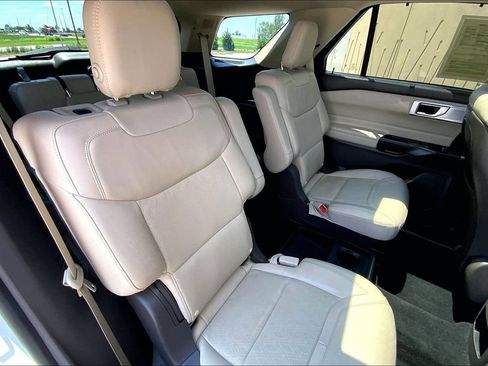 Used 2020 Ford Explorer Platinum w/ Premium Technology Package AWD/4WD image 26