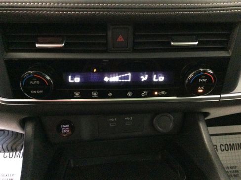 Used 2024 Nissan Rogue SV image 26