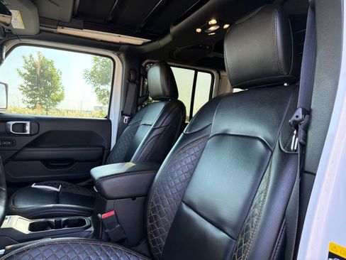 Used 2020 Jeep Wrangler Unlimited Sahara AWD/4WD image 12
