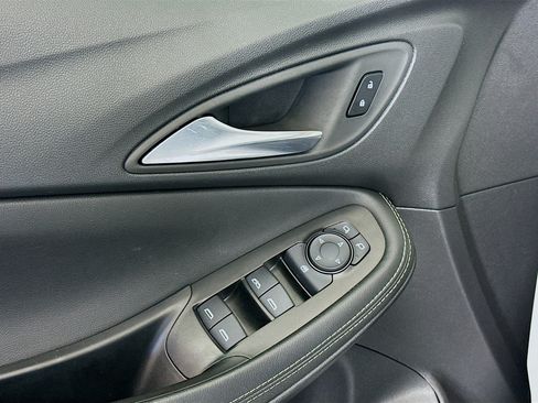 Used 2025 Buick Encore GX Preferred AWD/4WD image 15