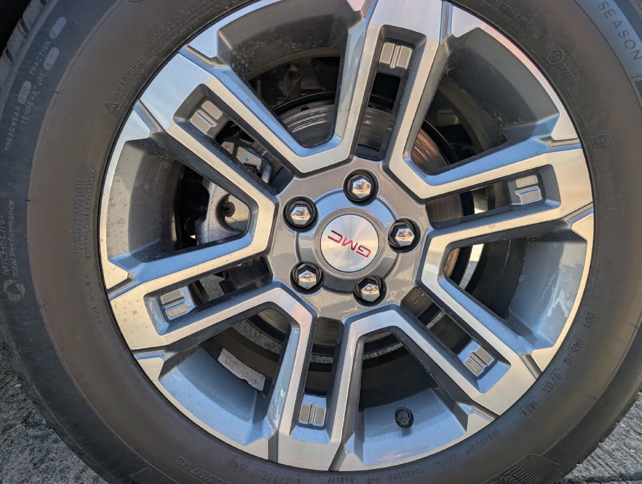 New 2027 GMC Terrain Elevation w/ LPO, Floor Liner Package FWD image 6