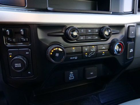 Used 2024 Ford F550 XL DRW 4X4 / V8 Diesel / Paylo image 17