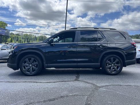 Used 2025 Honda Pilot Sport image 2
